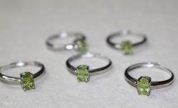 Peridot facettiert - Ring - Metall - verstellbar - 10 St�ck