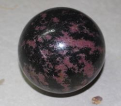 Rhodonit - Kugel - 9 cm - Einzelst�ck