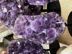 Amethyst Brasilien - Stufen auf Metallaufsteller - Einzelst�cke
