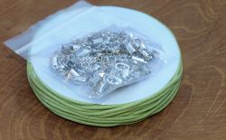 Baumwollkordel auf Rolle - gr�n- 1,5mm 10m & 20 Verschl��e