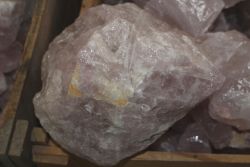 Rosaquarz - Rohst�cke gro� - 20-40kg/St�ck - kg