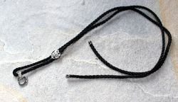 Kette aus textiler Kordel - schwarz - mit Clipeinh�nger - 10 St.