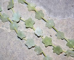 New Jade Serpentin - Bl�te - 13-16mm - Kettenstrang