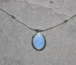 Syn. Opal - blau - Kette mit Anh�nger Oval - Silber