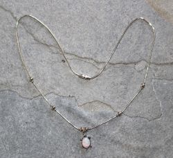 Syn. Opal - weiss - Kette mit Anh�nger Schildkr�te- Silber