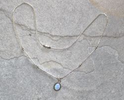 Syn. Opal - blau - Kette mit Anh�nger Oval - Silber
