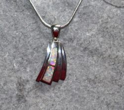 Syn. Opal - Kette mit Anh�nger - Silber und Metall