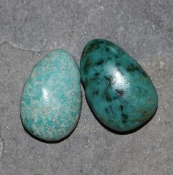 Chrysokoll - Trommelsteine gebohrt - 2 St�ck