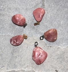 Rhodochrosit - Trommelsteine mit �se - Anh�nger - 5 St�ck