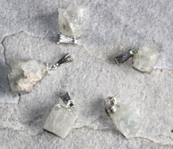 Topas weiss - Anh�nger - Naturkristall mit �se - 5 St�ck