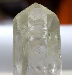 Hahn Kopf Gravur - Bergkristall Spitze - 9cm -  Einzelst�ck