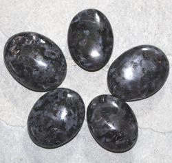 Gabbro - Merlinit - Seifensteine - Handschmeichler - 5 St�ck