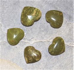 Opal gr�n - Herz - Handschmeichler - 30-40mm - 5 St�ck