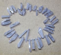 Chalcedon - Freeform - 20-40mm - Kettenstrang