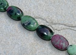 Rubin-Zoesit - Oval - 14x10mm - Kettenstrang