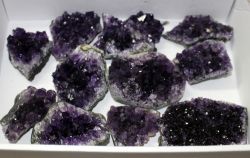 Amethyst Uruguay - Stufen - 4,5-7,5cm - 1 kg - Karton