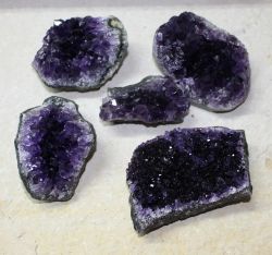 Amethyst Uruguay - Stufen - 4,5-7,5cm - 3 kg - Karton