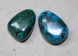 Chrysokoll - Trommelsteine gebohrt - 2 St�ck
