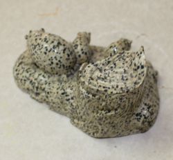 Igel mit Baumstamm - Tier Figur - Dalmatiner Jaspis - 14x9cm