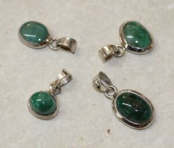 Smaragd - Anh�nger - Cabochon Silber Fassung - 20-25mm - 2 St