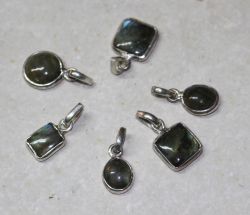 Labradorit - Anh�nger - Cabochon Silber Fassung - 20-24mm - 2 St