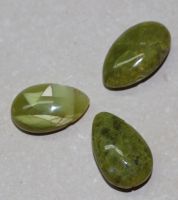 Opal gr�n Pistazienopal - Trommelsteine gebohrt - Anh�nger - 3 S