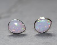 Opal synth. weiss - Tropfen - Cabochon - 9mm - Silber - Ohrsteck
