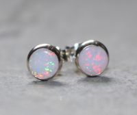 Opal synth. weiss - Rund - Cabochon - 5mm - Silber - Ohrstecker