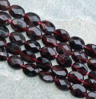 Granat - Oval - facettiert -12x8mm - Kettenstrang