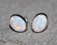 Opal synth. weiss- Oval - Cabochon - 8mm - Silber - Ohrstecker