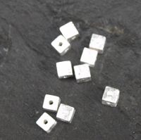 W�rfel - mittig - 4 x 4 x mm - 10 St�ck - Silber