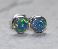 Opal synth. blau - Rund - Cabochon - 5mm - Silber - Ohrstecker