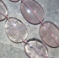 Rosaquarz - Freeform - 25-30mm - Kettenstrang