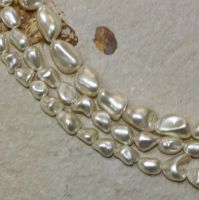 MuschelkernPerle - Barock -weiss - 6-10mm - Kettenstrang