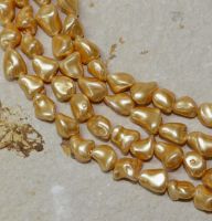 MuschelkernPerle - Barock - gelb - 8-12mm - Kettenstrang