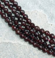 Granat - Kugel - facettiert - 6mm - Kettenstrang