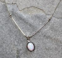 Syn. Opal - weiss - Kette mit Anh�nger Oval - Silber