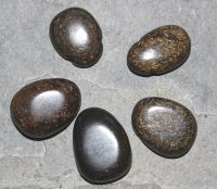 Bronzit - Trommelsteine gebohrt - Anh�nger - 5 St�ck