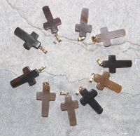 Versteinertes Holz - Anh�nger - Kreuz mit �se - 10 St�ck