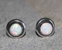 Opal synth. weiss - Rund - Cabochon - 9mm - Silber - Ohrstecker