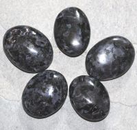 Gabbro - Merlinit - Seifensteine - Handschmeichler - 5 St�ck