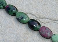 Rubin-Zoesit - Oval - 14x10mm - Kettenstrang