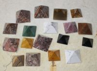 Edelstein Mix - Pyramide - 20-30mm - 10 St�ck - SONDERPREIS