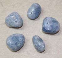 Calcit blau - Trommelsteine gebohrt - Anh�nger - 5 St�ck