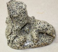 Igel mit Baumstamm - Tier Figur - Dalmatiner Jaspis - 14x9cm